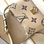 Louis Vuitton Pochette Metis Exclusively Online M45596 Cream
